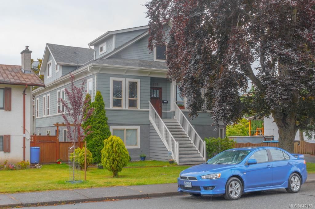 Main Photo: 4 635 Rothwell St in Victoria: VW Victoria West Row/Townhouse for sale (Victoria West)  : MLS®# 842158