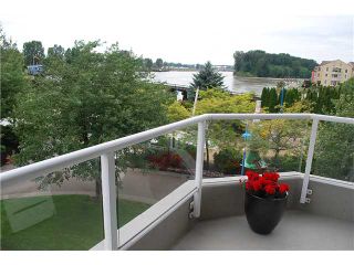 Photo 2: 304 1250 QUAYSIDE Drive in New Westminster: Quay Condo for sale in "THE PROMENADE" : MLS®# V884325