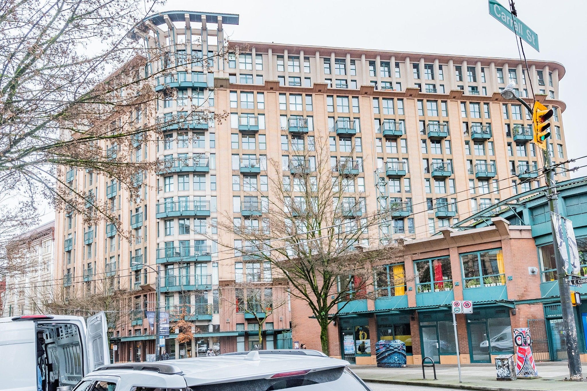 Main Photo: 619 22 E CORDOVA Street in Vancouver: Downtown VE Condo for sale in "Van Horne" (Vancouver East)  : MLS®# R2334498
