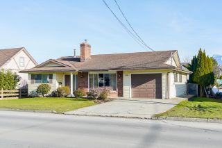 Photo 2: 9796 YOUNG Road in Chilliwack: Chilliwack N Yale-Well House for sale : MLS®# R2647549