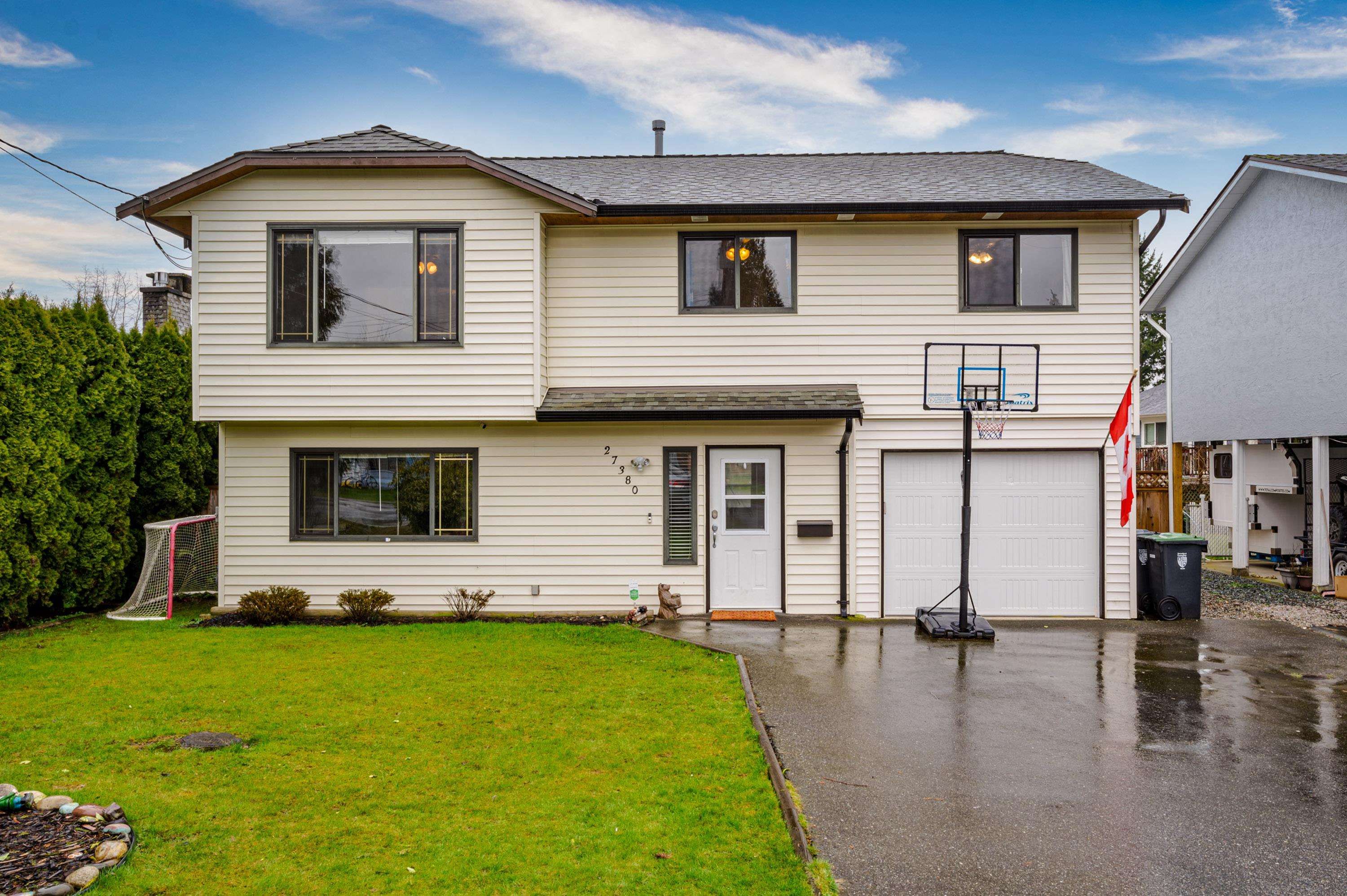 Main Photo: 27380 32B Avenue in Langley: Aldergrove Langley House for sale : MLS®# R2681853