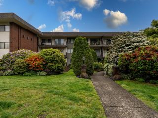 Main Photo: 114 155 E 5TH Street in North Vancouver: Lower Lonsdale Condo for sale in "WINCHESTER ESTATES" : MLS®# R2887817
