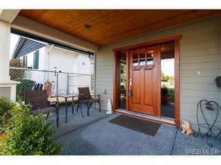 Photo 2: 947 Bray Ave in VICTORIA: La Langford Proper House for sale (Langford)  : MLS®# 690628
