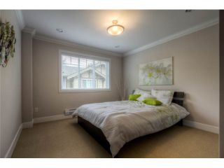 Photo 8: 112 3333 DEWDNEY TRUNK Road in Port Moody: Port Moody Centre Townhouse for sale in "Centre-Point" : MLS®# V1043145