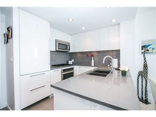 Photo 3: 2202 3102 WINDSOR GATE in Coquitlam: New Horizons Condo for sale in "CELADON - WINDSOR GATE" : MLS®# V1140723