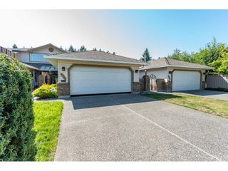 Photo 1: 9769 148A Street in Surrey: Guildford Townhouse for sale in "Chelsea Gate" (North Surrey)  : MLS®# R2394189