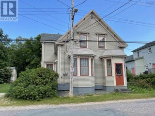 Photo 1: 43 Fairmont Street in Mahone Bay: House for sale : MLS®# 202319538