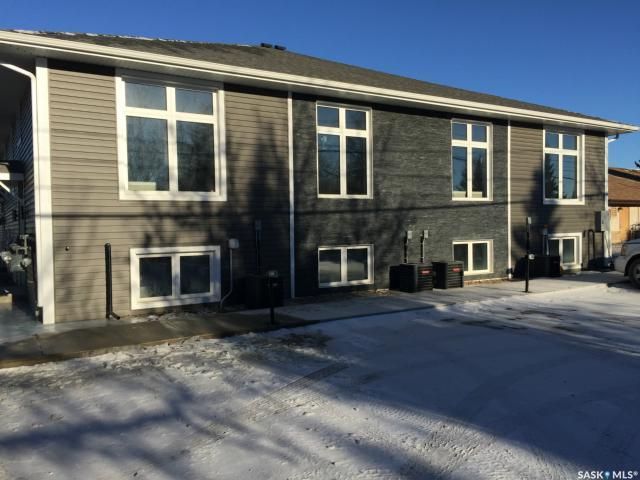 Welcome to 606 Main Street Unit #2 in Martensville! 