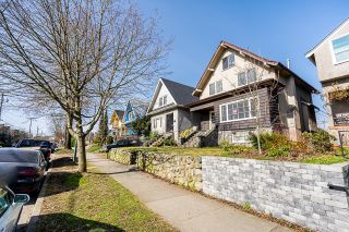 Photo 3: 823 E 24TH Avenue in Vancouver: Fraser VE House for sale (Vancouver East)  : MLS®# R2755835