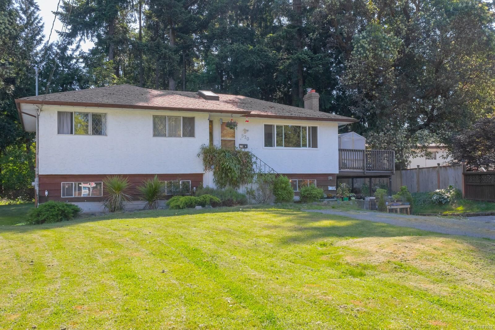 Main Photo: 570 Cedarcrest Dr in Colwood: Co Wishart North House for sale : MLS®# 881652
