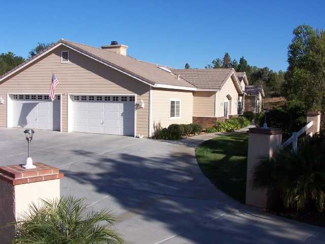 Main Photo: SOUTH ESCONDIDO House for sale : 4 bedrooms : 1985 Glennaire Drive in Escondido