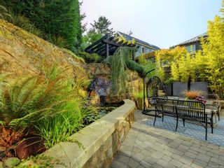 Photo 5: 2003 Runnymede Ave in Victoria: Vi Fairfield East House for sale : MLS®# 853915