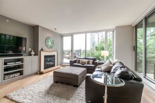 Main Photo: 305 8 SMITHE Mews in Vancouver: Yaletown Condo for sale (Vancouver West)  : MLS®# R2886454