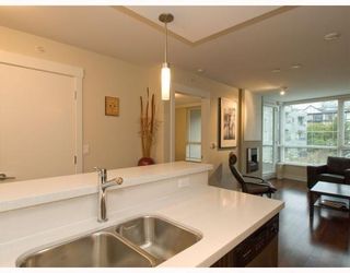 Photo 7: 406-160 West 3rd Street in North Vancouver: Lower Lonsdale Condo for sale : MLS®# V790001