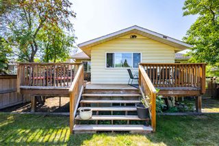 Photo 7: 412 Queen Charlotte  Drive SE in Calgary: Queensland Detached for sale