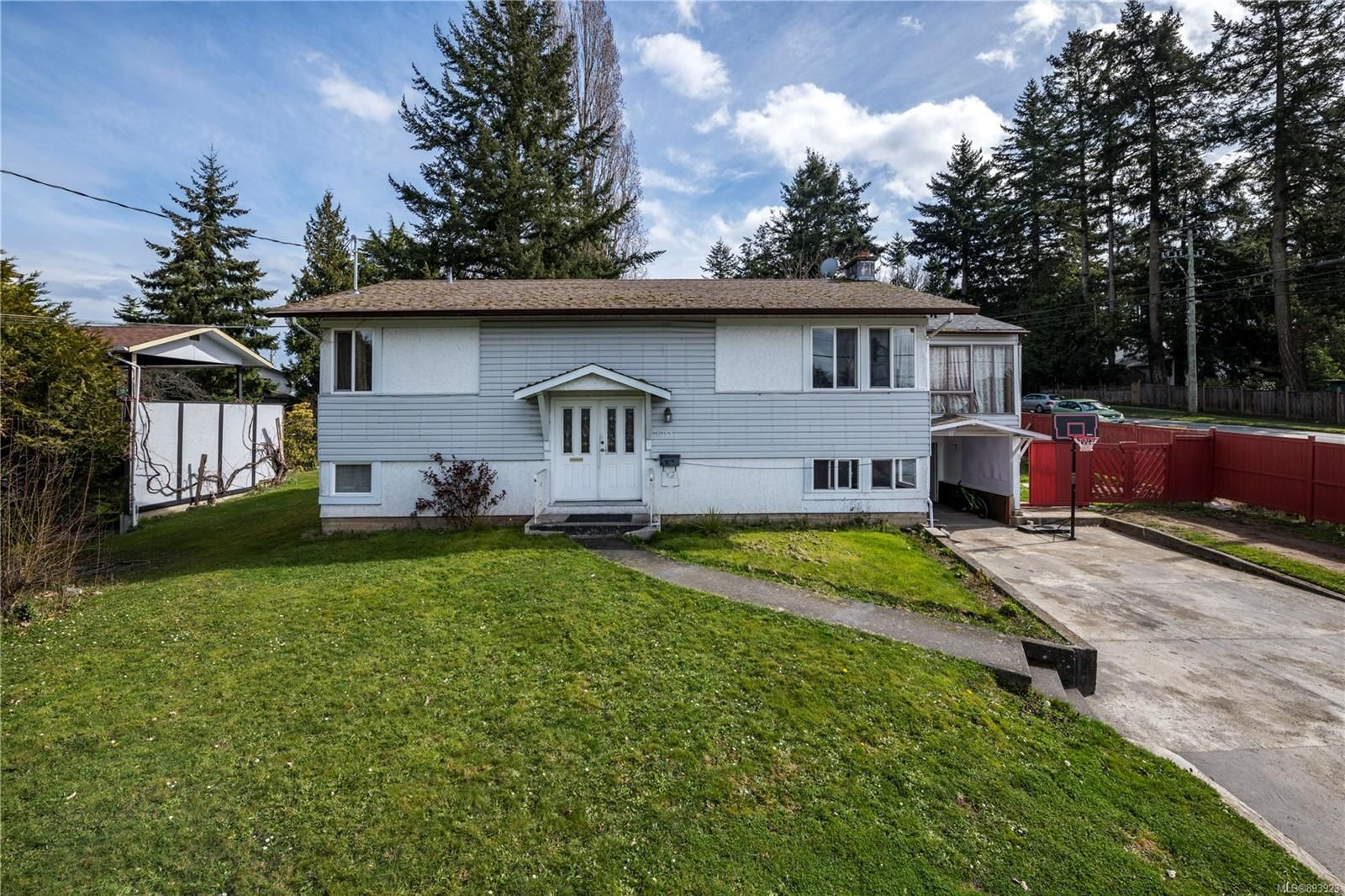 Main Photo: 6753 Central Saanich Rd in Central Saanich: CS Tanner House for sale : MLS®# 893923
