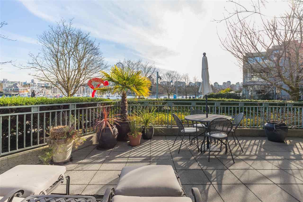 Main Photo: TH111 1288 MARINASIDE Crescent in Vancouver: Yaletown Townhouse for sale in "Crestmark I" (Vancouver West)  : MLS®# R2549065