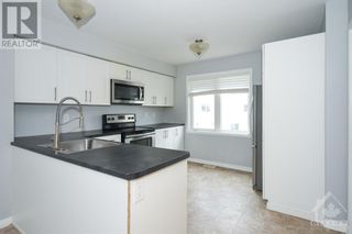 Photo 4: 113 CAMDEN PRIVATE in Ottawa: House for sale : MLS®# 1385847