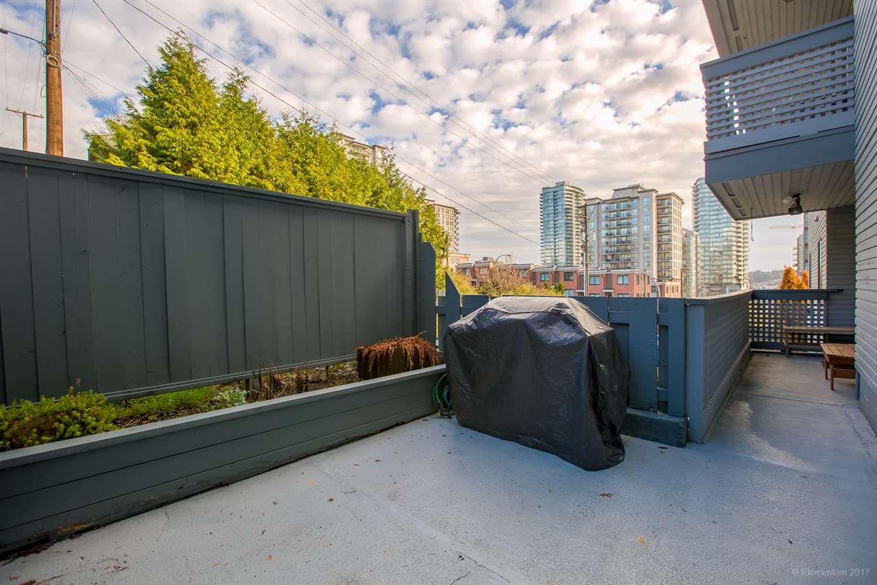 Main Photo: 308 109 TENTH Street in New Westminster: Uptown NW Condo for sale in "LANDGRO MANOR" : MLS®# R2224851