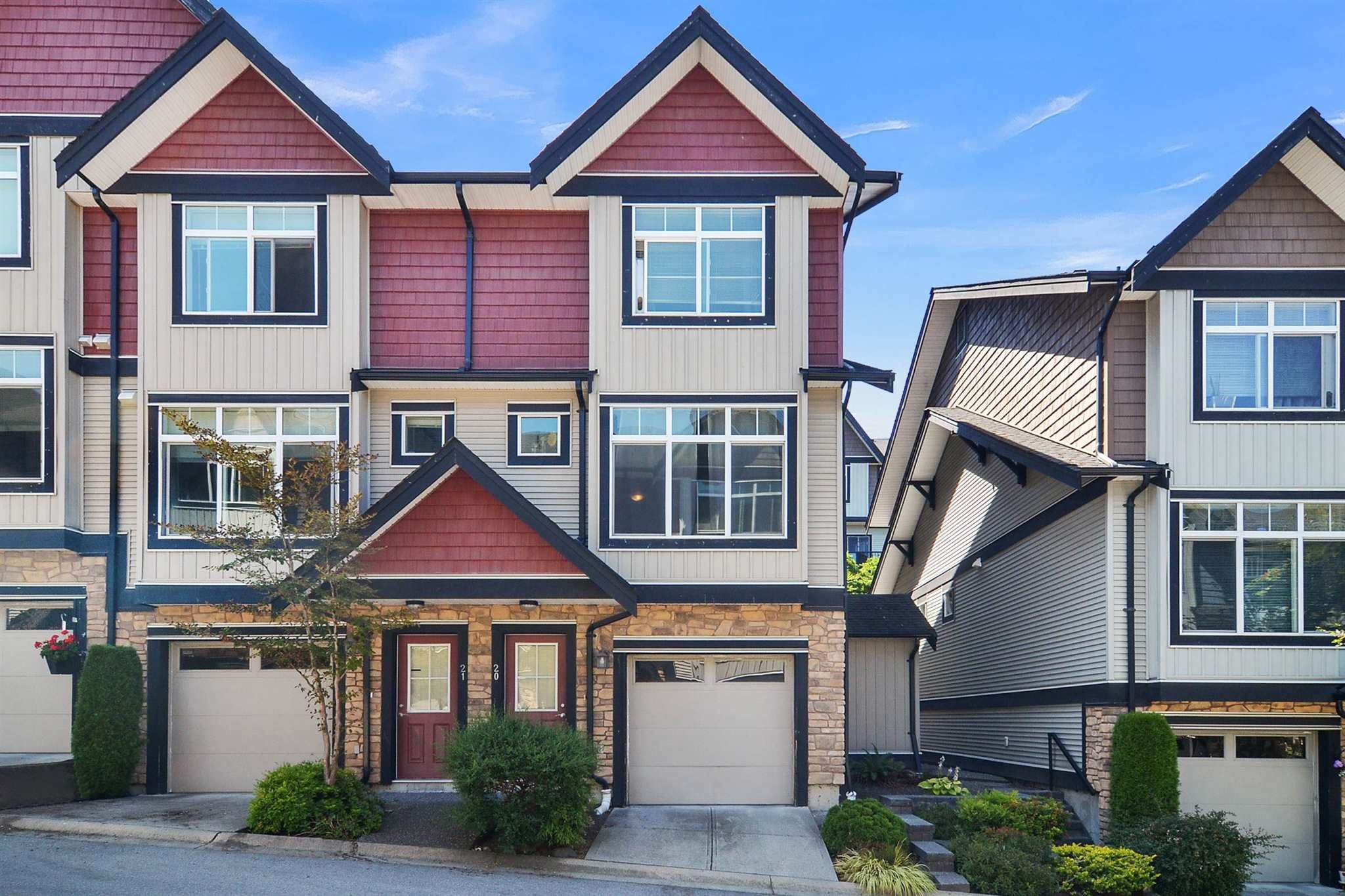 Main Photo: 20 6299 144 Street in Surrey: Sullivan Station Townhouse for sale in "ALTURA" : MLS®# R2604019