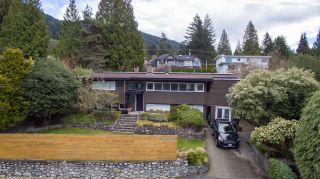 Photo 20: 4576 MARINEVIEW Crescent in North Vancouver: Canyon Heights NV House for sale in "CANYON HEIGHTS" : MLS®# R2361155