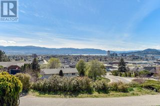 Photo 3: 892 Mount Royal Drive in Kelowna: House for sale : MLS®# 10312978