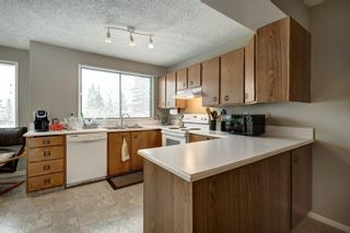 Photo 9: 143 Woodvale Bay SW in Calgary: Woodlands Row/Townhouse for sale : MLS®# A2022754