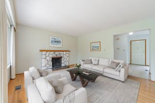 Photo 13: 1582 MERLYNN Crescent in North Vancouver: Westlynn House for sale : MLS®# R2694654