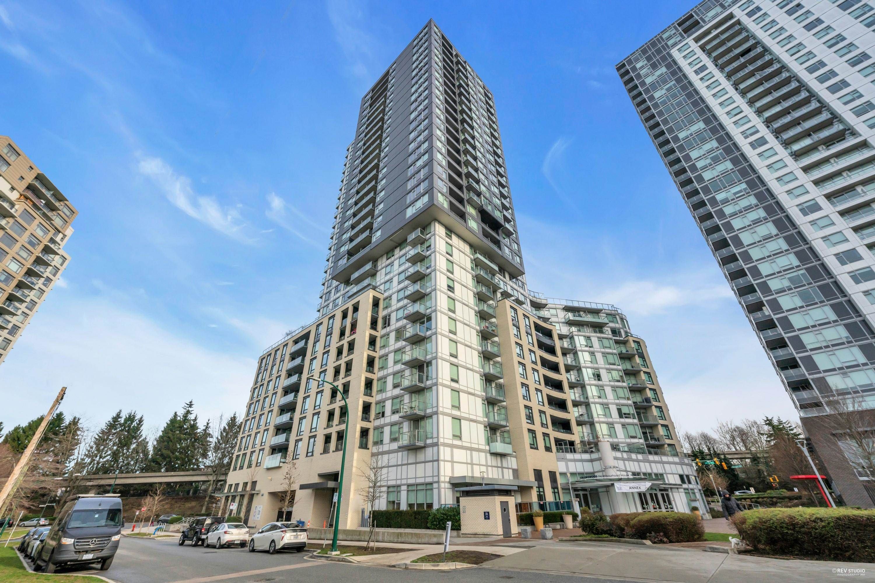 Main Photo: 704 5470 ORMIDALE STREET in Vancouver: Collingwood VE Condo for sale (Vancouver East)  : MLS®# R2744214