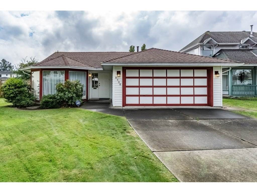 Main Photo: 8508 121 Street in Surrey: Queen Mary Park Surrey House for sale in "JANIS PARK" : MLS®# R2113584