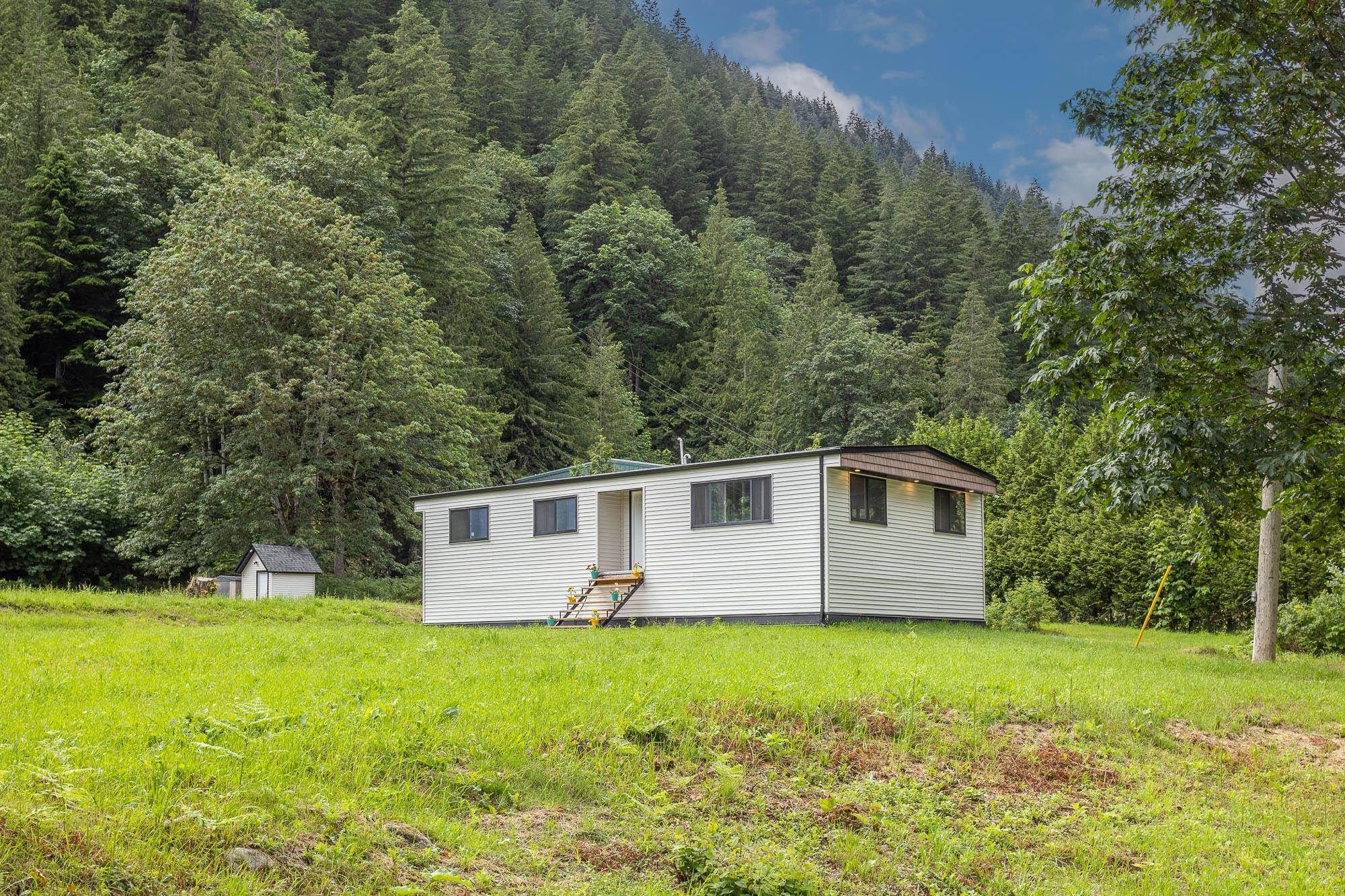 Main Photo: 27283 DOGWOOD VALLEY Road in Hope: Yale – Dogwood Valley House for sale (Fraser Canyon)  : MLS®# R2702539
