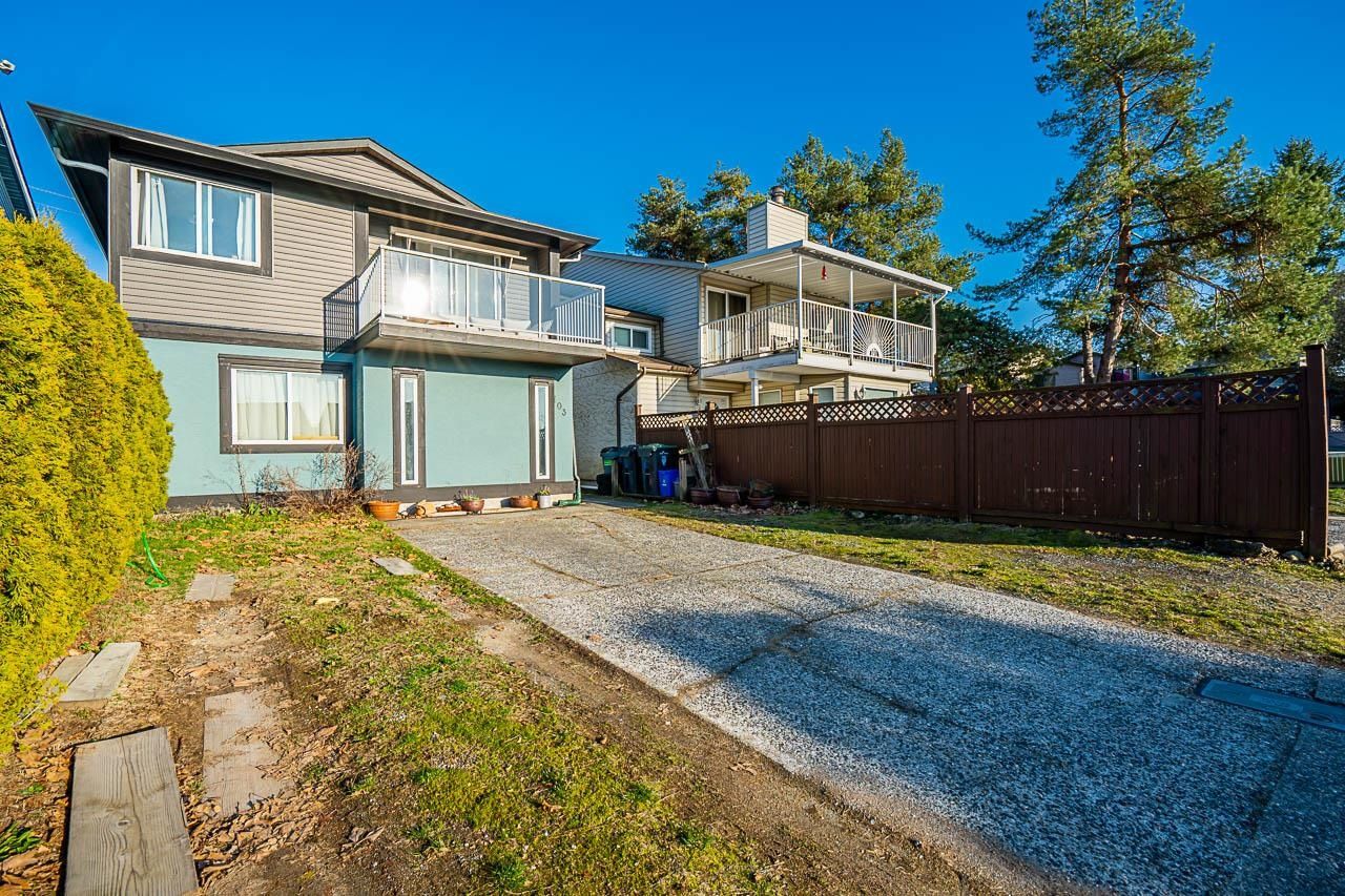 Main Photo: 103 SPRINGFIELD Drive in Langley: Aldergrove Langley House for sale : MLS®# R2774068