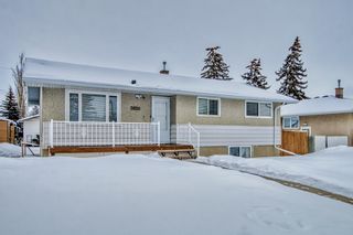Photo 2: 2620 40 Street SE in Calgary: Forest Lawn Detached for sale : MLS®# A2030771
