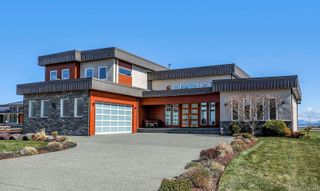 Photo 1: 300 Connemara Rd in Comox: CV Comox Peninsula House for sale (Comox Valley)  : MLS®# 928321