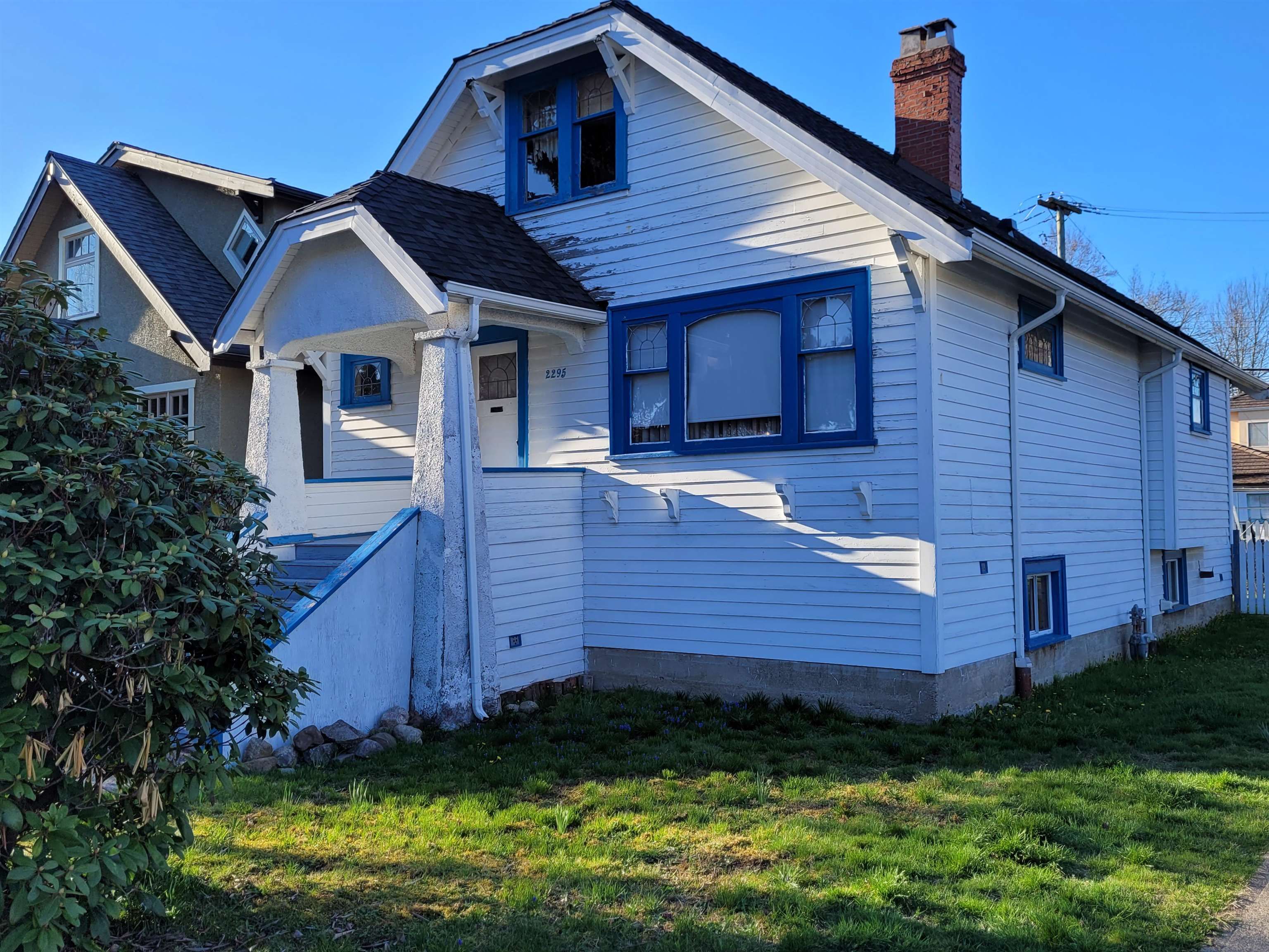 Main Photo: 2295 E 11TH Avenue in Vancouver: Grandview Woodland House for sale (Vancouver East)  : MLS®# R2773051