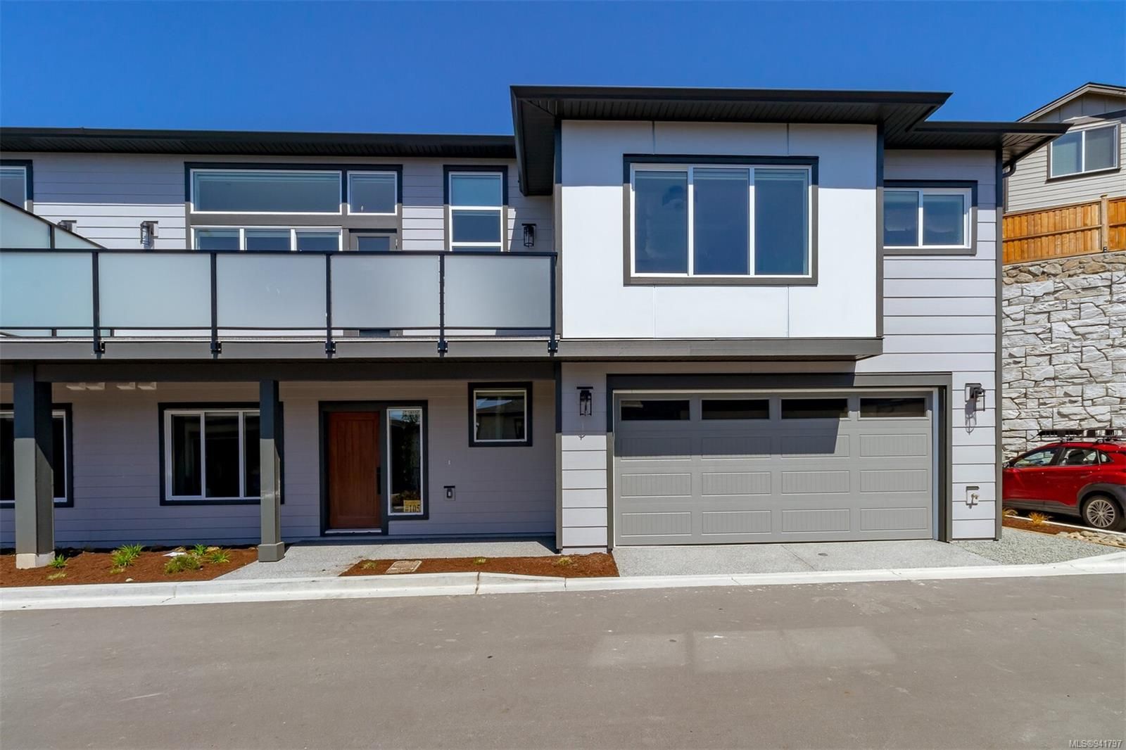 Main Photo: 105 2576 Obsidian Pl in Langford: La Bear Mountain Row/Townhouse for sale : MLS®# 941797