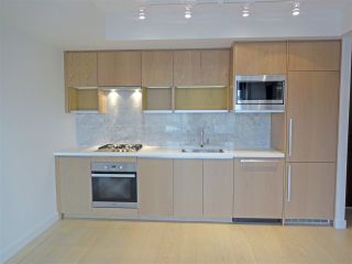 Photo 3: 2007 68 SMITHE Street in Vancouver: Downtown VW Condo for sale in "ONE PACIFIC" (Vancouver West)  : MLS®# R2372618
