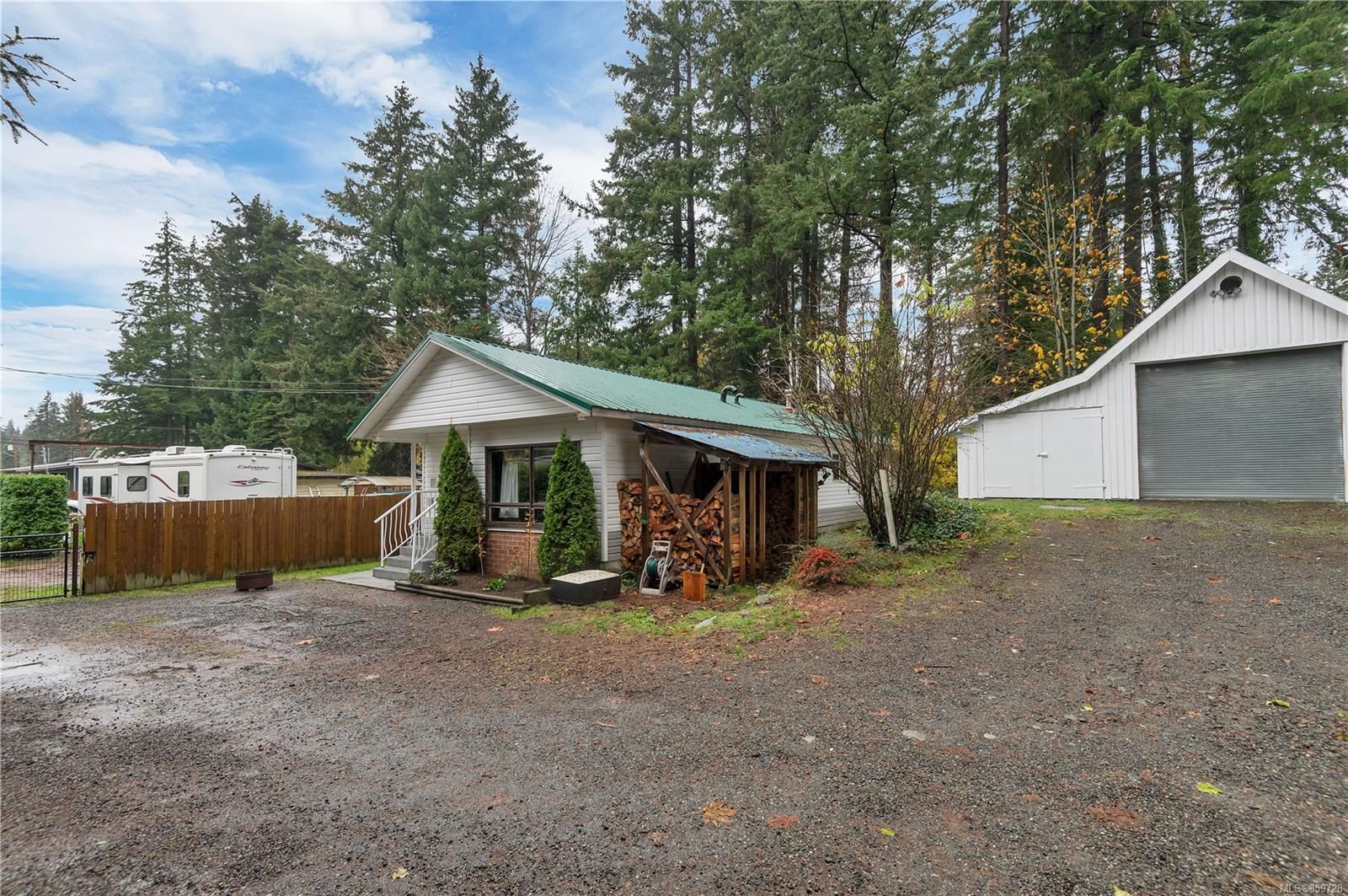 Main Photo: 2106 Park Rd in Campbell River: CR Campbell River North House for sale : MLS®# 859728