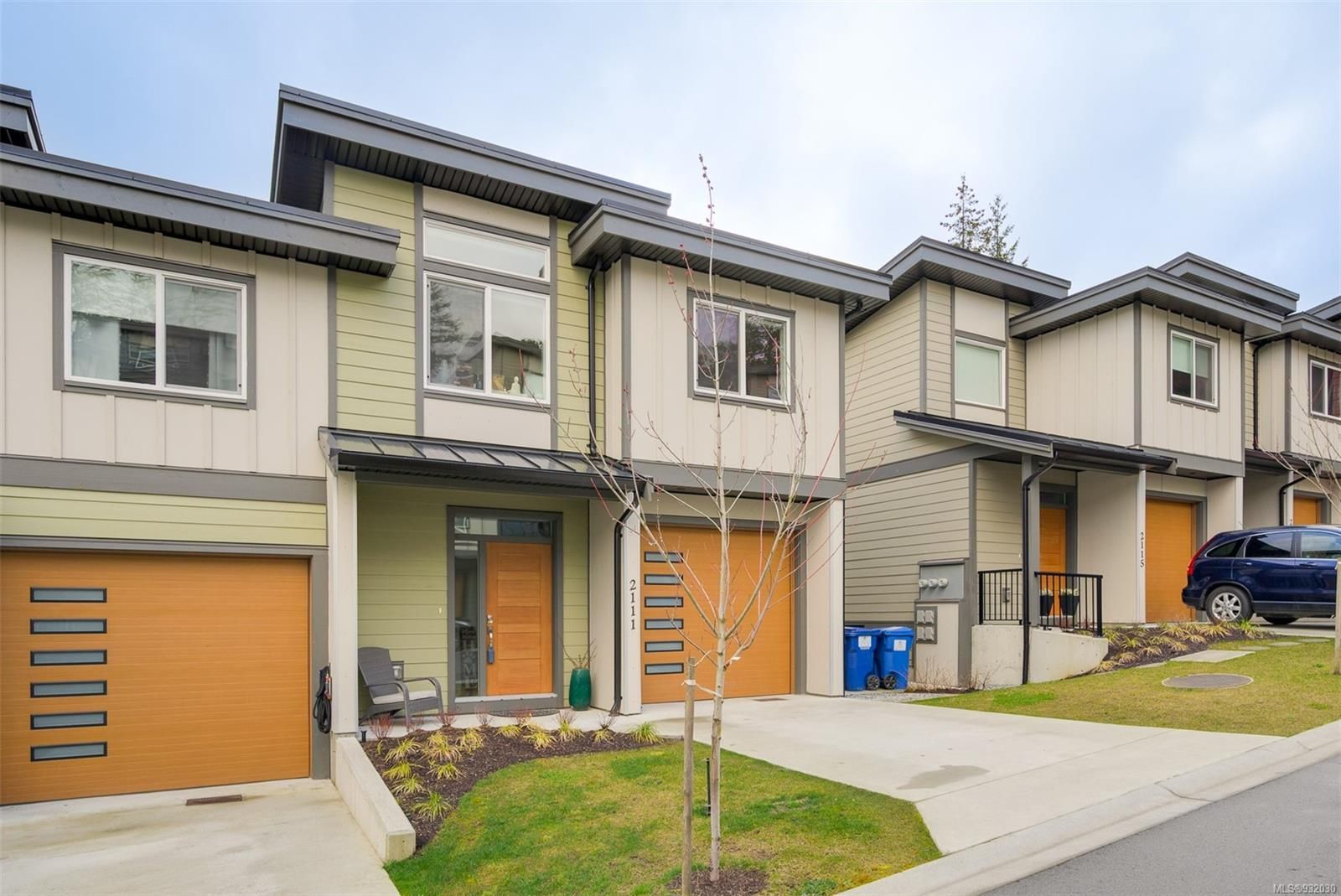 Main Photo: 2111 Echo Valley Crt in Langford: La Bear Mountain Row/Townhouse for sale : MLS®# 932030