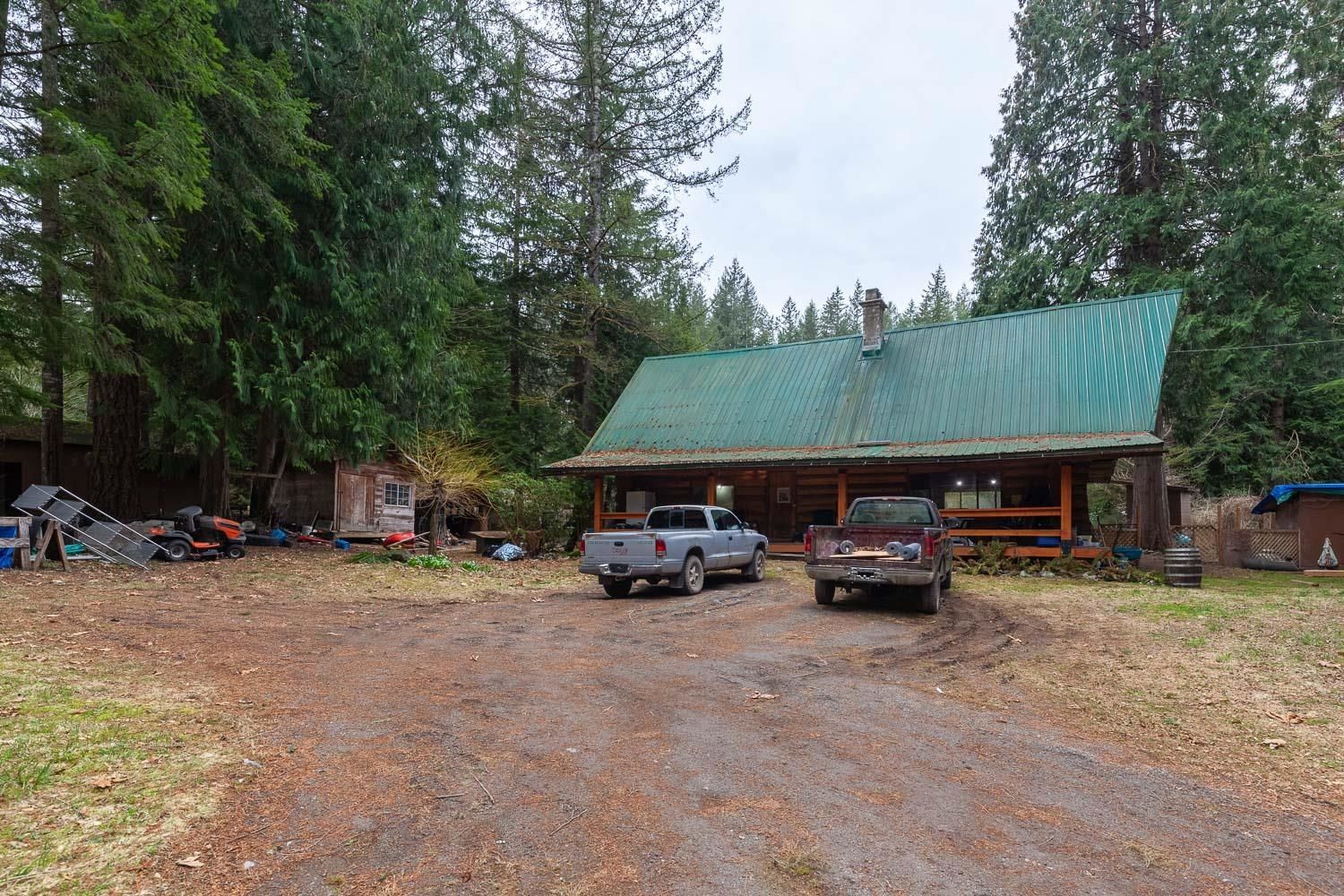 Main Photo: 1580 MOOSE Road in Squamish: Squamish Rural House for sale : MLS®# R2763648