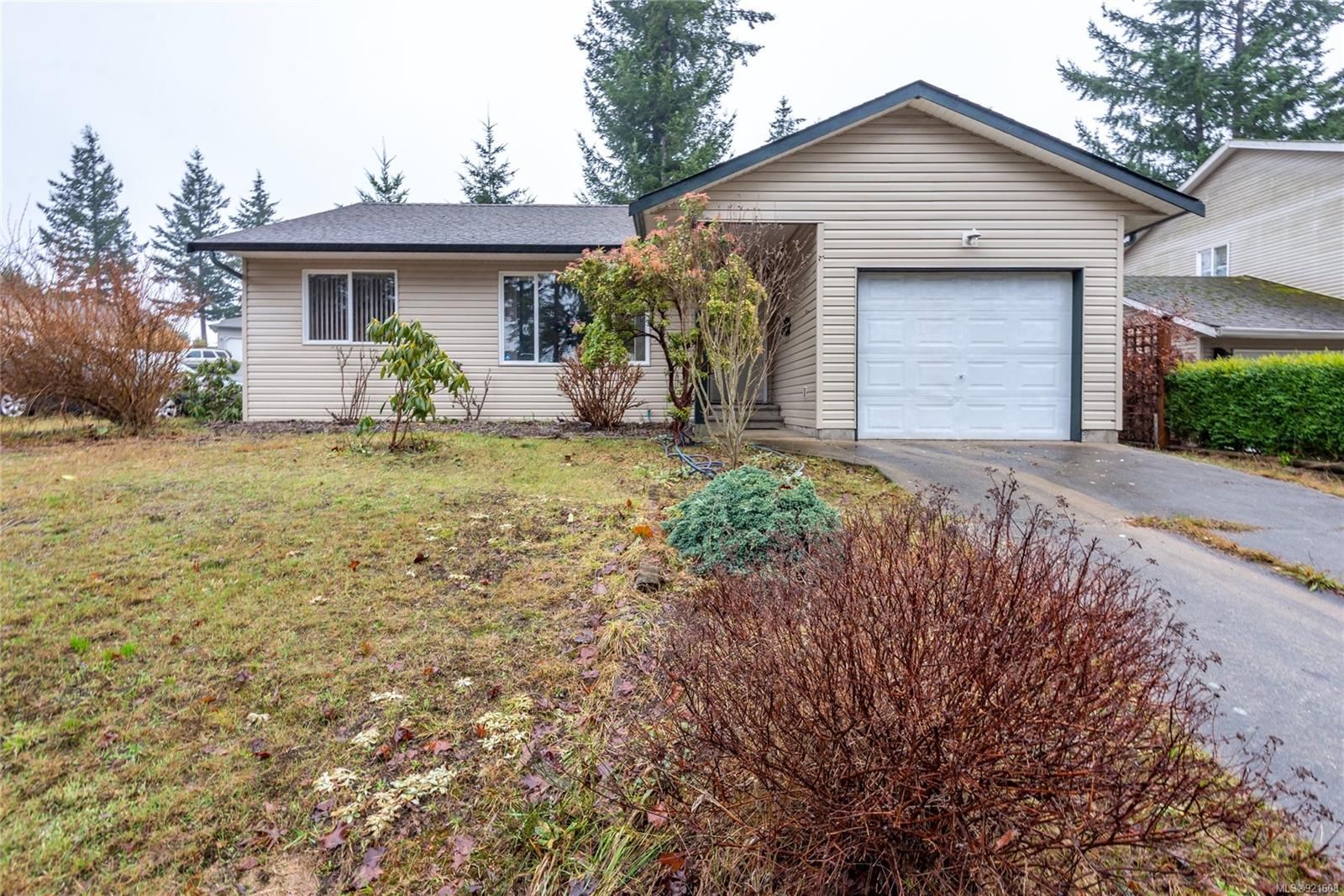 Main Photo: 1101 Shellbourne Blvd in Campbell River: CR Campbell River Central House for sale : MLS®# 921608