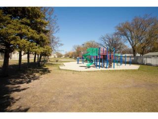 Photo 18: 77 Bright Oaks Bay in WINNIPEG: St Vital Residential for sale (South East Winnipeg)  : MLS®# 1208098