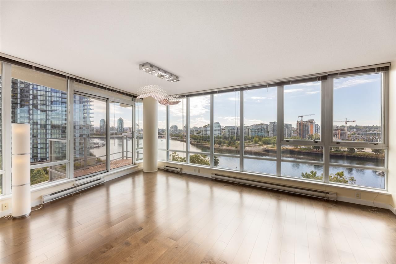 Main Photo: 1006 980 COOPERAGE WAY in Vancouver: Yaletown Condo for sale (Vancouver West)  : MLS®# R2488993
