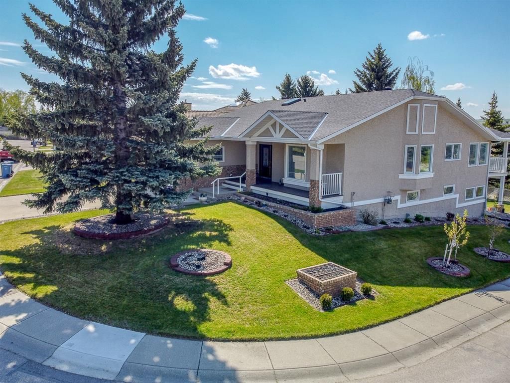 Main Photo: 207 Scimitar Bay NW in Calgary: Scenic Acres Detached for sale : MLS®# A1228489