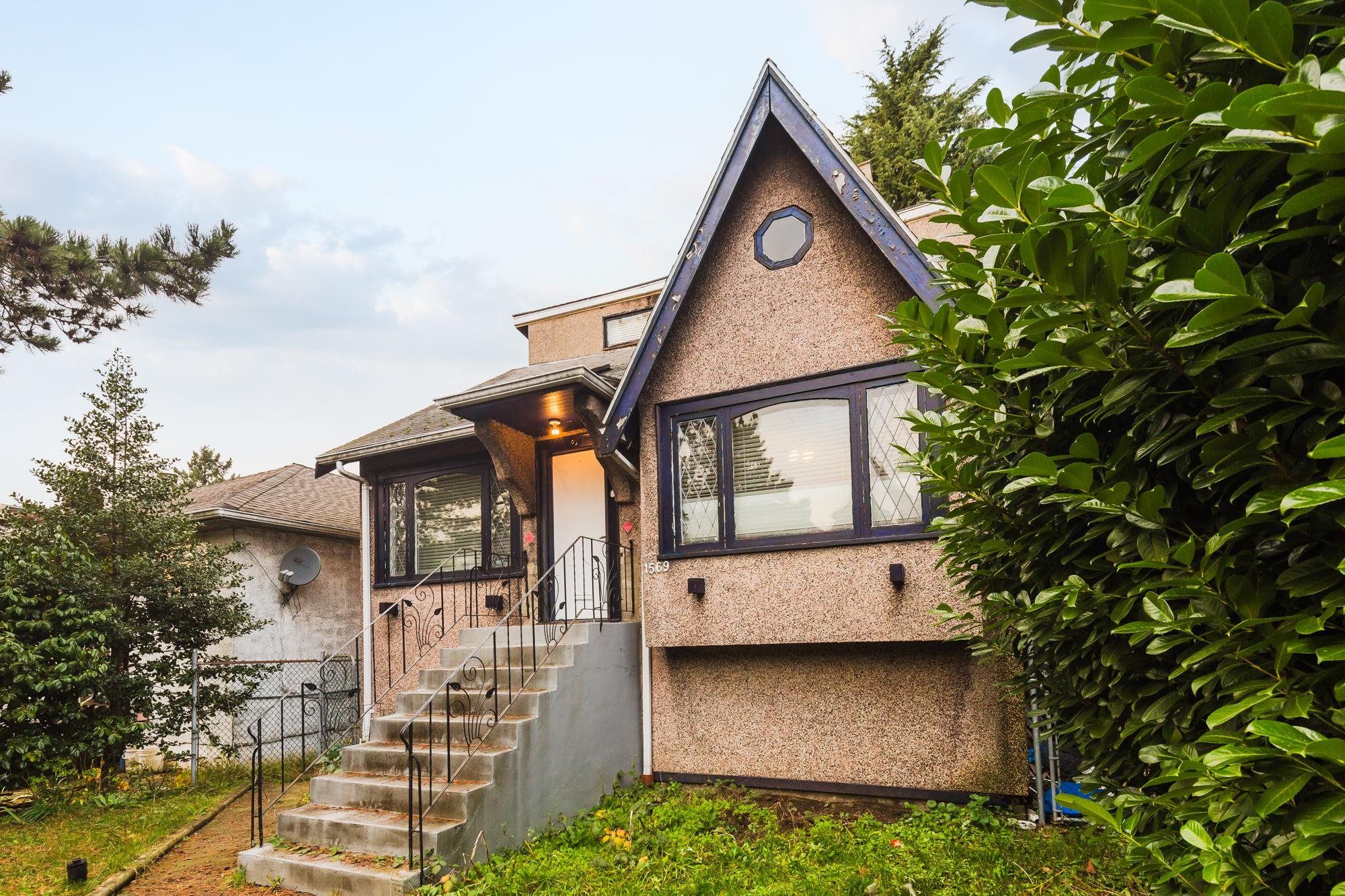 Main Photo: 1569 E 12TH Avenue in Vancouver: Grandview Woodland House for sale (Vancouver East)  : MLS®# R2635037