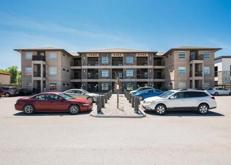 Main Photo: 9 40 PTH 52 Highway W in Steinbach: Condo for sale : MLS®# 202312271