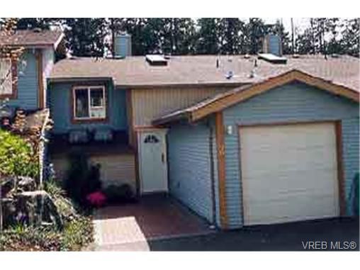 Photo 1: Photos: 2 540 Goldstream Ave in VICTORIA: La Fairway Row/Townhouse for sale (Langford)  : MLS®# 185804