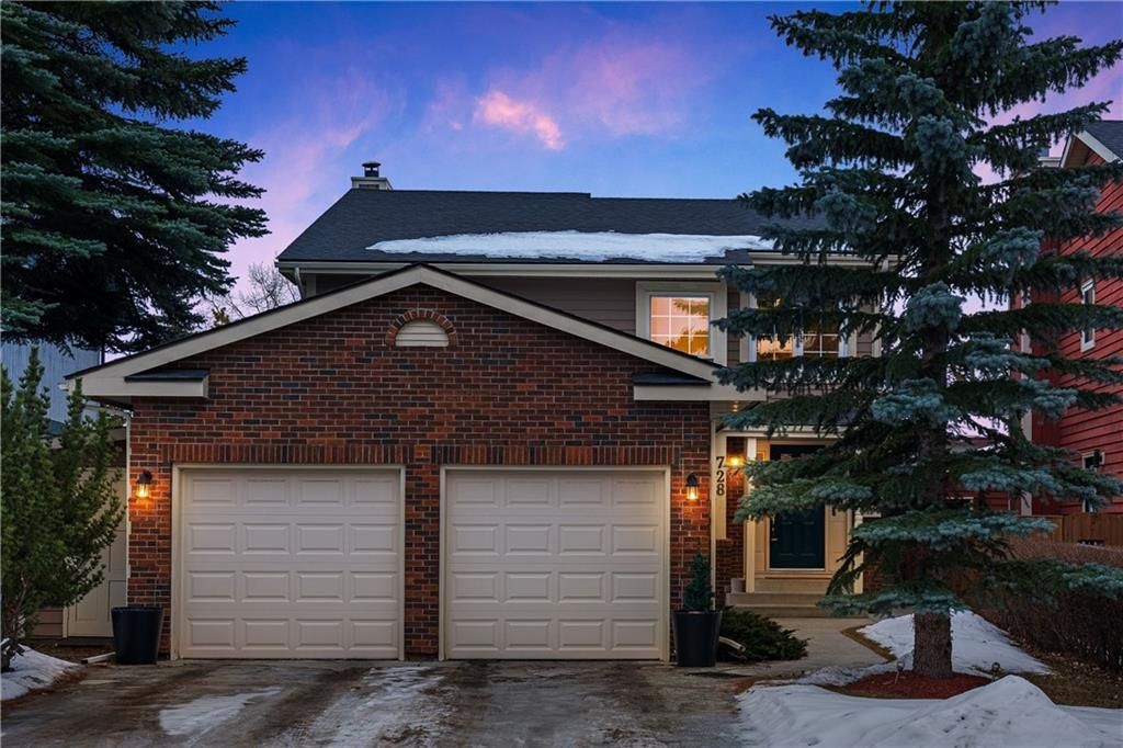 Main Photo: 728 Coach Bluff Crescent SW in Calgary: Coach Hill Detached for sale : MLS®# A2077636