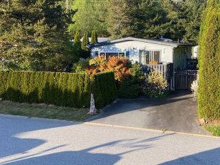 Photo 3: 765 BRITANNIA Way in Squamish: Britannia Beach Manufactured Home for sale in "Britannia Beach" : MLS®# R2577592
