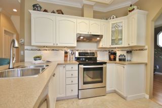 Photo 6: 6350 121 Street in Surrey: Panorama Ridge Townhouse for sale in "Forest Ridge" : MLS®# R2061864